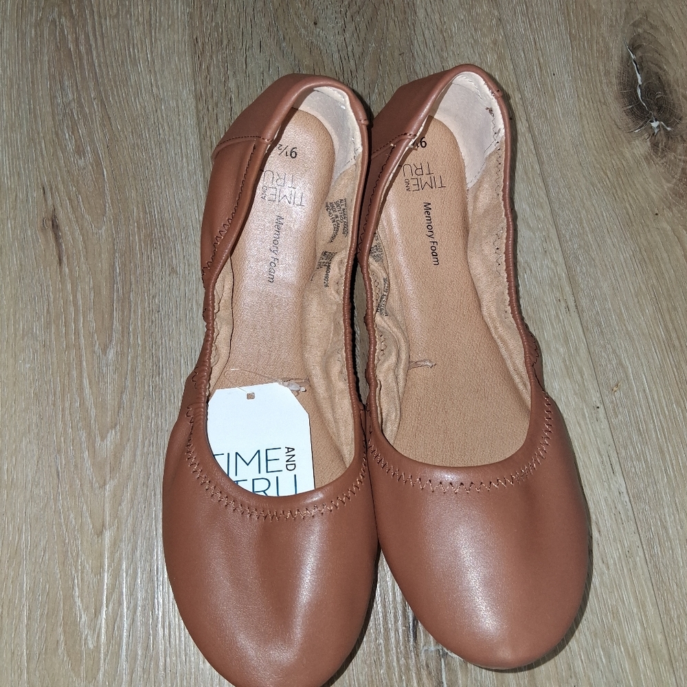 Time and Tru Women Tan Dress Shoes